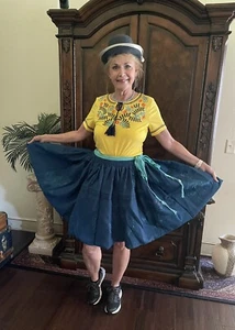 ✅Vtg 1980s Bolivia South America Women ONE SIZE Blue Embroidered Skirt Hat Slips - Picture 1 of 12