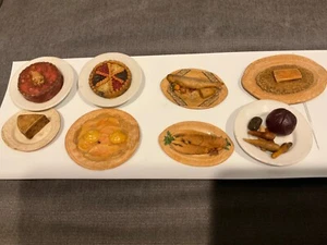 Miniatur Handarbeit Essen auf Tellern Original und Ausgefallen Siehe Fotos! - Bild 1 von 6