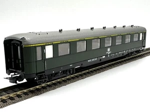 Liliput 831 00 4-achsiger Schnellzugwagen Aüe 1. Kl. DB H0 Ep. IV Hamburg-Altona - Bild 1 von 8