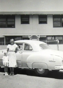 Vintage Hawaii Damon Tract Housing Snapshot Photos (14) Kindergarten Cars 1951 - Picture 1 of 10