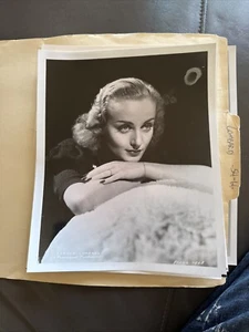 CAROLE LOMBARD in Paramount Pictures 8 x 10 Press Photo #P1202-1408 - Picture 1 of 1