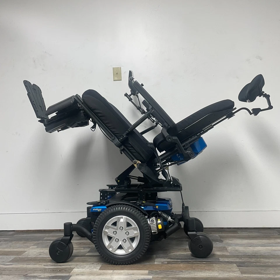 QUANTUM Q6 EDGE HD WITH POWER TILT,RECLINE AND ELEVATING LEGRESTS. 450 IBS CAP - Image 1 of 4
