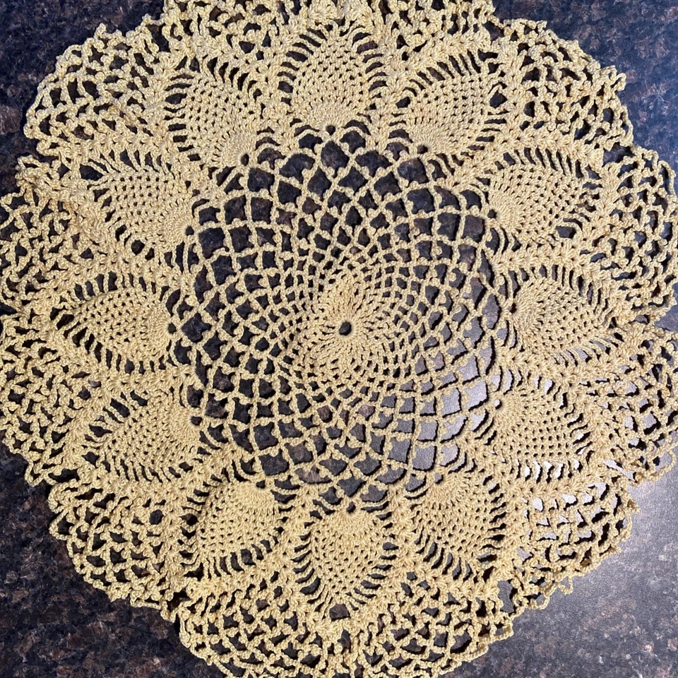 Alfombra de ganchillo hecha a mano - color dorado Foto 1 de 1