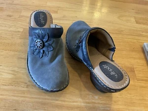 Softspots Suede Leather Slides W/2  1/2” Heel. Blue Sz 7 1/2 W EUC - Picture 1 of 5