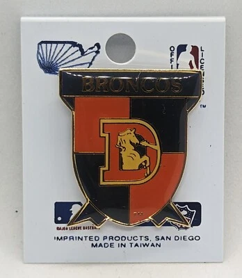 De colección Años 90 Denver Broncos Clásico Logo Escritura NFL Recuerdo Sombrero Solapa Pinback G Foto 1 de 3