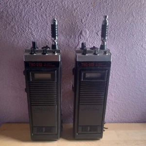 Transceptor Walkie Talkies de 40 Canales Realista TRC-212 5 Vatios JUEGO de 2 Probados - Imagen 1 de 23