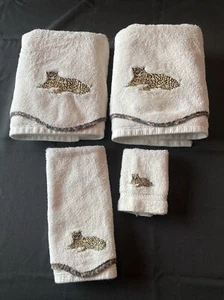 4-teiliges flauschiges beige Badetuch-Set bestickt Leopard Katze von 1888 Mills USA Vintage - Bild 1 von 9