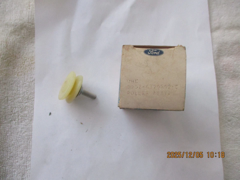 NOS 1972-1973 FORD TORINO, MONTEGO FASTBACK RODILLO VENTANA TRASERA-PT D2OZ-6329892-C Foto 1 de 4