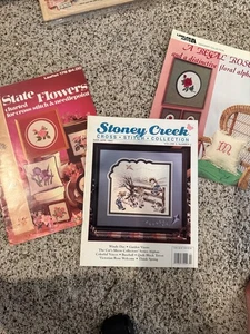 Lote de 3 libros de patrones de punto de cruz - Imagen 1 de 7