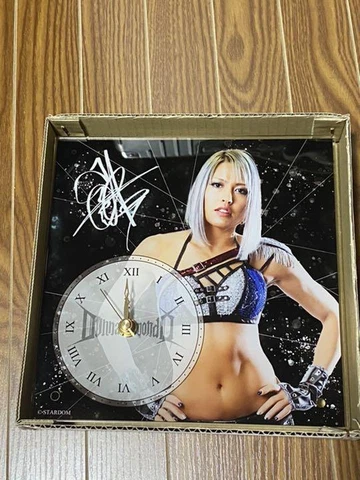 Stardom Giulia Acrylic Watch Collection Sports Player Autograph Talent Goods Cover