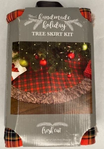 "Handmade Holiday" Tree Skirt Kit by It's Sew Simple, "Fresh Cut" 48.5", New - Picture 1 of 11