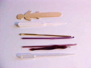 3 x Metal Crochet Hooks and Thread Cutter and 3 Oddments (CH) - Picture 1 of 1