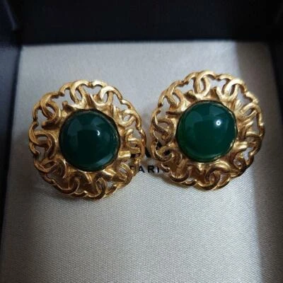Auténticos Pendientes Vintage CHANEL CC Verde Gripoix Clip En Oro Usados de Japón Envío Gratis Foto 1 de 2