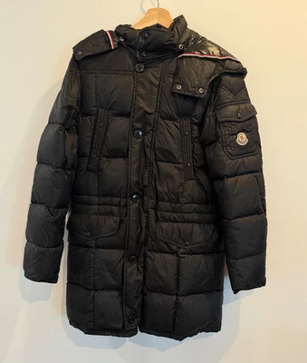Moncler Enfant Black Down Puffer Coat - 14Y XS 164 CM – Via Friuli 13 - Image 1 of 4