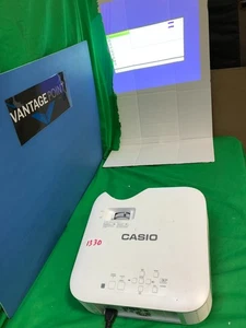 PROJEKTOR WIDEO CASIO XJ-F10X / 1330 GODZIN LAMPY BEZ PILOTA ** - Zdjęcie 1 z 7