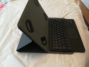 Bluetooth Keyboard with trackpad and Leatherette Tablet Cover for Win, iOS, Andr - Picture 1 of 12