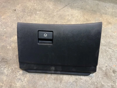 Guantera de almacenamiento con compartimento Infiniti G37 2008-2013 con marco negra OEM Foto 1 de 3