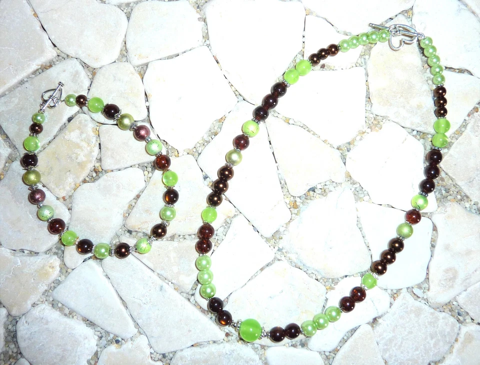 ★ kurze Kette ★ Collier ★ Armband ★ apfelgrün & braun ★ - Bild 1 von 1