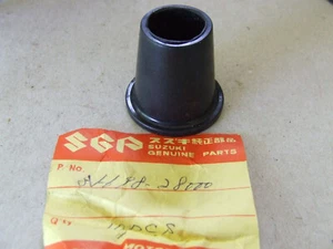 Suzuki Mount GT185 GT250 GT500 TS TC Cubierta Indicador Delantero 35698-28000 NOS - Imagen 1 de 2