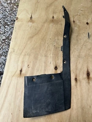 Guardabarros inferior delantero derecho Honda Fourtrax Trx250 85 2x2 ATV Foto 1 de 4