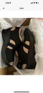 Bzees Sandals For Women Size 5 $6 Each Pair , Price Firm - Picture 1 of 5