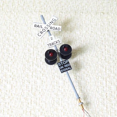 2 x O scale railroad crossing signals 4 heads + 1 circuit board flasher #2GR4X - Image 1 of 4