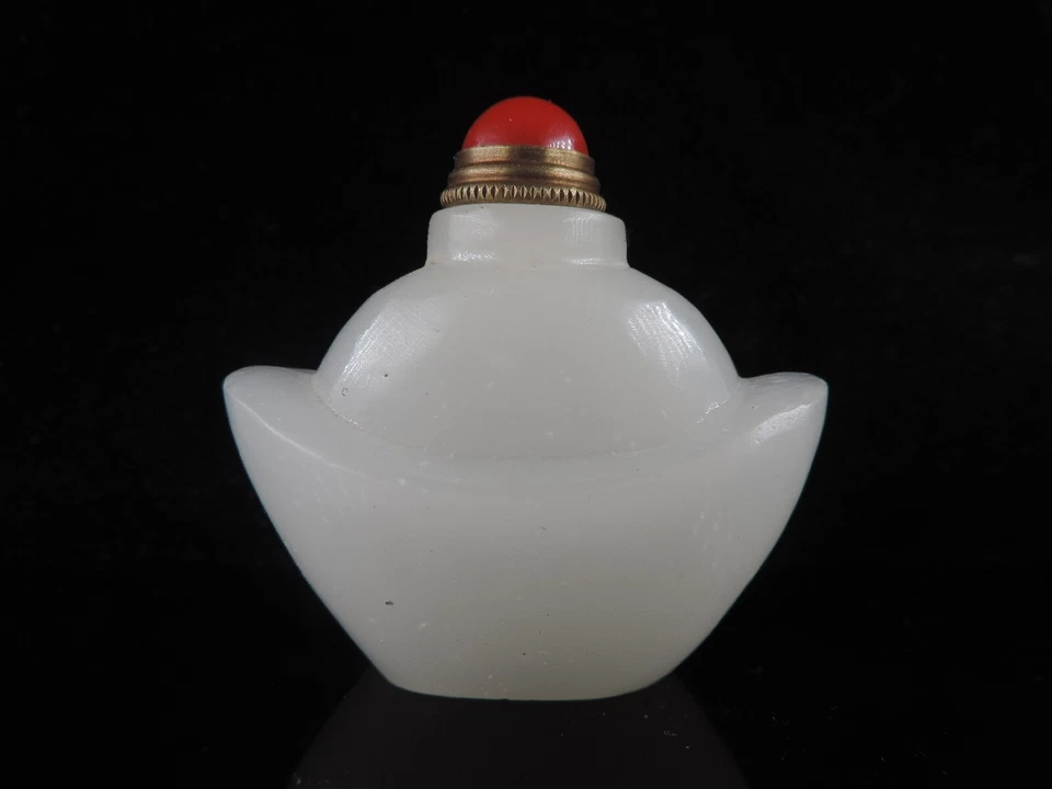 Botella de tabaco china tallada a mano de vidrio de Pekín Foto 1 de 4