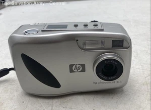 HP Photosmart 318 Silver 2.3 MP Built-In Flash Compact Digital Camera With Case - Picture 1 of 6