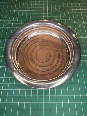 Posavasos de vino con plato de plata media luna Foto 1 de 3