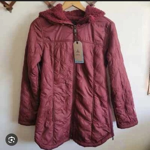NUEVO CON ETIQUETAS Abrigo Chaqueta Prana Esla Forrada de Vellón Puffer Longline Rojo Granate Pequeña S - Imagen 1 de 3