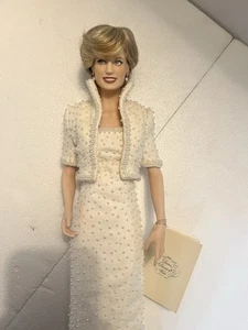 Franklin Mint Diana Prinzessin von Wales 17 Zoll Porzellan Puppe Creme und Perlen Kleid - Bild 1 von 17