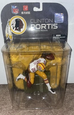 MCFARLANE 2008 NFL SPORTSPICK CLINTON PORTIS RETRO PIELES ROJAS/COMANDANTES SIN USAR, EN CAJA Foto 1 de 3