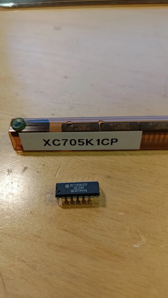 Motorola XC705K1CP HCMOS Microcontroller Unit (probably same as MC68HC705K1) - Image 1 of 1
