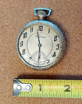 VER VIDEO: Reloj de Bolsillo South Bend 12s 21j Studebaker Funcionamiento Vintage Esfera de Metal Foto 1 de 4