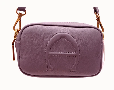 ETIENNE AIGNER: TIRACOLO, COURO PEBBLED CINZA, NOVO E ETIQUETAS. ORG$198 VENDA US$ 129,99 - Imagem 1 de 4