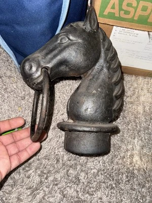 Чугунный сцепной столб 19 века с конской головой - Изображение 1 из 4