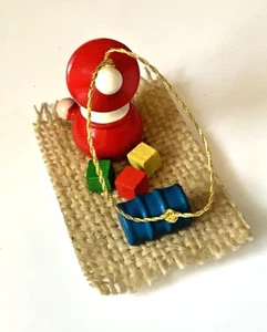 Alfombra Voladora De Colección GOULA España Papá Noel en Magia Adornos Estilo Erzgebirge Madera - Imagen 1 de 6