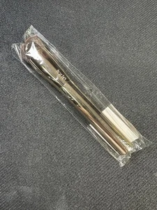 TARTE flüssige verschwimmende Foundation Make-up Pinsel maßgeschneiderter Schnitt flaches Oberteil neu im Ärmel - Bild 1 von 5