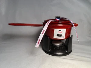 Staub Mini Sauce Pan .25 Quart w/Lid & Fondue Stand Rouge Brick Red 2508455 NIB - Picture 1 of 16