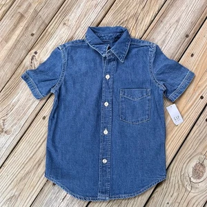 Gap Boys Blue Short Sleeve Denim Shirt Medium Wash Size XS (4-5). NEW - Picture 1 of 7
