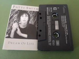 Patti Smith - Dream Of Life - UK Cassette Tape Album Play Tested - Female Rock - Picture 1 of 11
