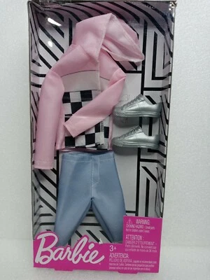 芭比 KEN 运动装粉色连帽衫带方格旗、短裤和鞋子新品 — 第 1/4 张图片