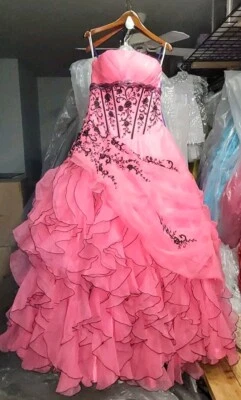 Davinci Q 43304 - Color: Rosa Oscuro -Talla 10 -Estilo Quinceañera Nº: 2488 Talla 6 Foto 1 de 4