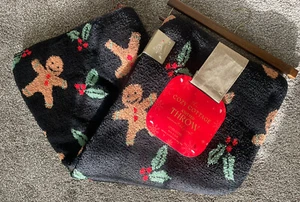 NUEVO CON ETIQUETAS PAN DE JENGIBRE Navidad Tejido Manta LA ACOGEDORA CABAÑA 50 PULGADAS X 70 PULGADAS - Imagen 1 de 3