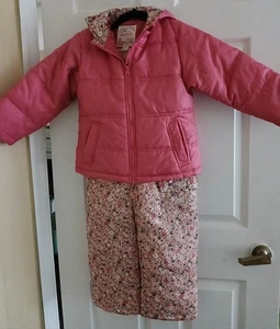 Osh Kosh B' Gosh Gr. M 5/6 Blumen Schnee Trägerhose & rosa Jacke Set - Bild 1 von 21