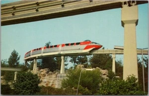 Postal monorraíl rojo vintage Disneyland Tomorrowland Anaheim CA E-6 sin usar - Imagen 1 de 2