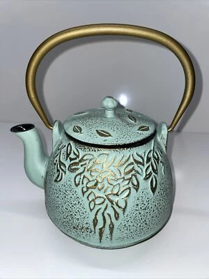 Hojas de tetera de hierro fundido en relieve verde claro 🍃 Leer Foto 1 de 4