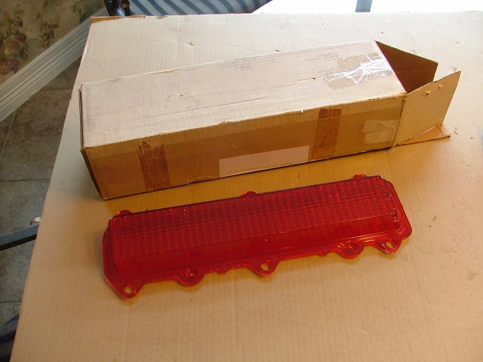 Lente de luz trasera Buick Apollo 1973-74, derecha, ¡como nueva! lámpara 5946854 Foto 1 de 4