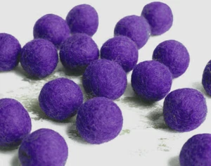 2 cm PÚRPURA OSCURO Bolas de Fieltro x20. Lana. Decoración de Fiesta. Pom pompones Hágalo usted mismo Niños Cuentas Artesanales - Imagen 1 de 1