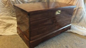 BAUL COFRE de madera con CERRADURA. XXL 84 cms. Barnizado color nogal - Imagen 1 de 5